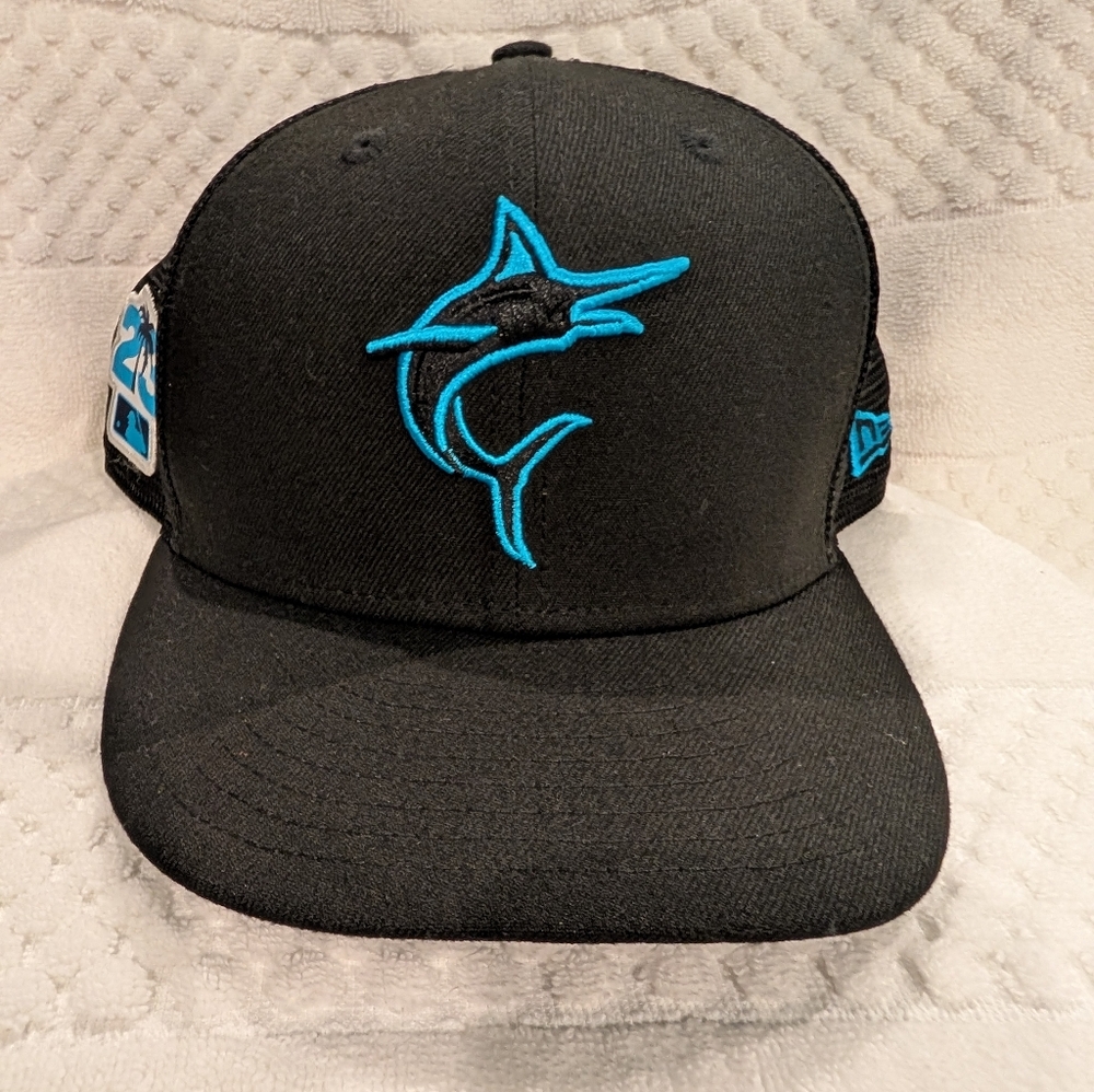 New Era 59FIFTY Miami Marlins hat. Size 8